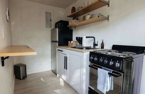 Croissant Park Casa | Spanish Tiny Home – Near Beach, Las Olas & Airport