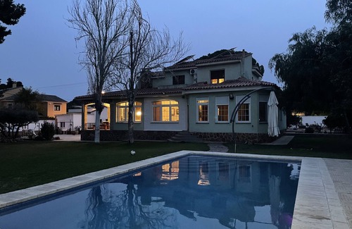 L'Eliana Chalet De Esquí | Spanish villa with guest house & pool house in Valencia area