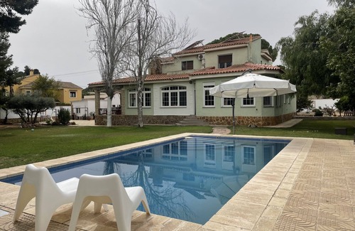 L'Eliana Chalet De Esquí | Spanish villa with guest house & pool house in Valencia area