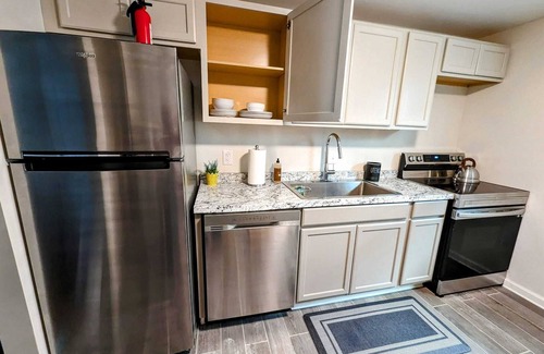 Syracuse Apartamento | Spanking NEW Designer 2 BR Unit- Near University/Hospitals -3