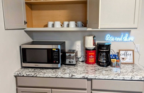 Syracuse Apartamento | Spanking NEW Designer 2 BR Unit- Near University/Hospitals -3