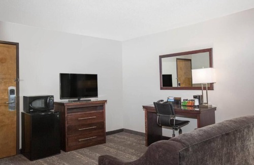 Springfield Hotel | Gateway Inn & Suites