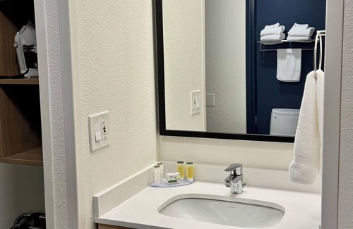 Springfield Hotel | Gateway Inn & Suites