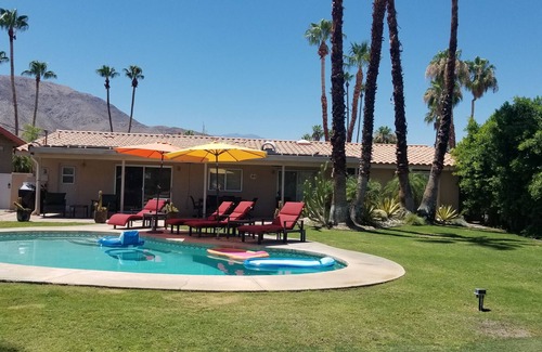 Palm Desert Casa | Piscina espectacular en el patio trasero / Paraíso posmoderno