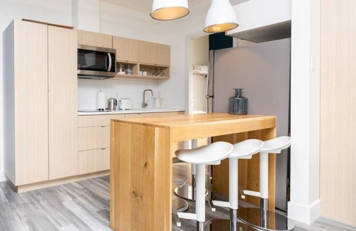 Northeast Edmonton Apartamento | Sparkling Clean, Beautiful, Comfy and Cool in Highlands
