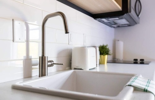 Northeast Edmonton Apartamento | Sparkling Clean, Beautiful, Comfy and Cool in Highlands