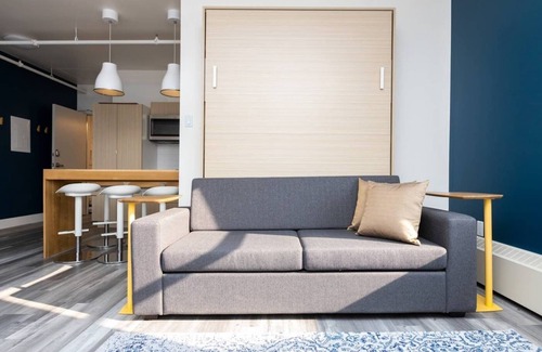Northeast Edmonton Apartamento | Sparkling Clean, Beautiful, Comfy and Cool in Highlands