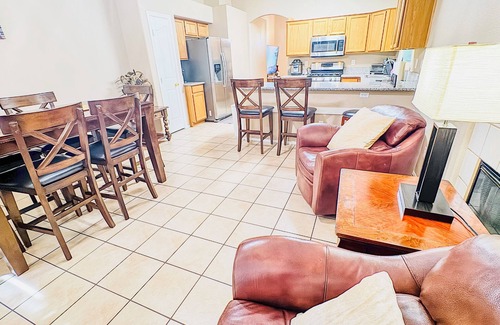 Silverado Ranch Casa | Sparkling Home Book Now! Minutes from AP & LV Strip!