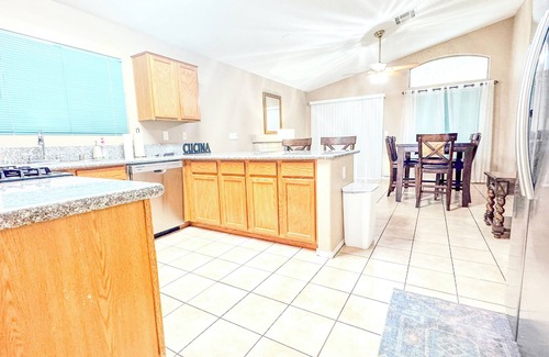 Silverado Ranch Casa | Sparkling Home Book Now! Minutes from AP & LV Strip!