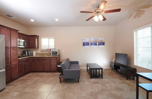Raisin Casa | Sparkling & New KING I Close to Necessities