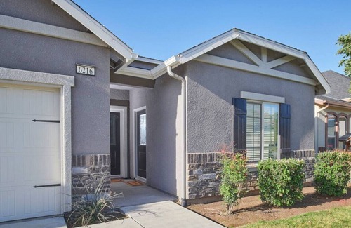 Raisin Casa | Sparkling & New KING I Close to Necessities
