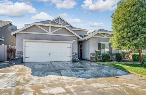 Raisin Casa | Sparkling & New KING I Close to Necessities