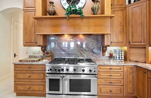 Crescent Beach Casa | Sparkling Pool, Balcony Sunsets, Pool Table, Dock