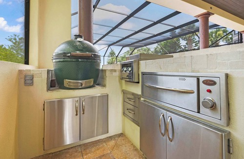 Crescent Beach Casa | Sparkling Pool, Balcony Sunsets, Pool Table, Dock