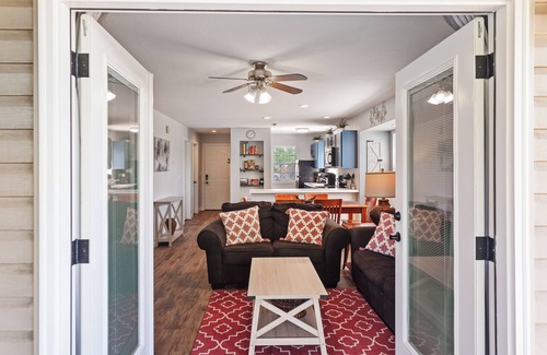 Branson Condominio | Sparkling Renovated Unit, New Owners! Right by SDC!