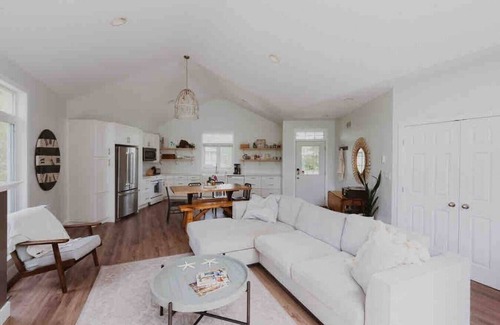 Plympton-Wyoming Cabaña | Sparks Waterfront Cottages- Blue Point Bay
