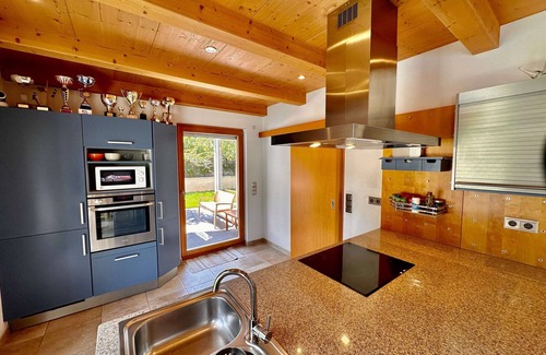 Vilanova I la Geltru Casa | sparrow villa in residential area by hlclub agency