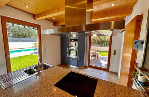 Vilanova I la Geltru Casa | sparrow villa in residential area by hlclub agency