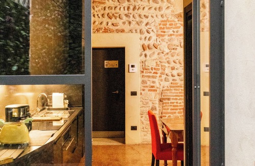 Sud-Est Apartamento | Spazio Seicentesco: 2-bedroom apartment in Verona's city centre with WiFi and AC