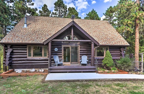 Spearfish Cabina | Spearfish Cabin w/ Furnished Deck & Gas Grill