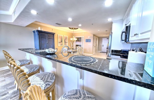 Lower Grand Lagoon Condominio | Special 20% off/day 30% off/wk Aug10-28- Treas Island 2BR Condo. 2 king Beds