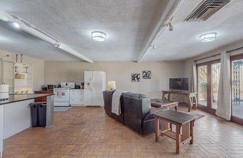 Nob Hill Casa | Special 50% off: UNM/ Knobhill 1King BR-Retreat