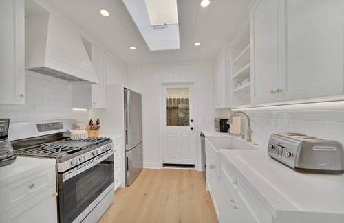 Laguna Beach Cabaña | LOVELY DESIGNER COTTAGE - 2 MINUTE WALK TO BEAUTIFUL BEACHES!