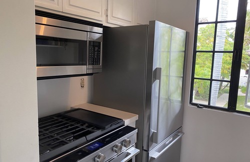 West Beach Condominio | SPECIAL DEAL: 8.1.23-1.1.24 West Beach luxury, pool, spa, sauna, 2-car garage,