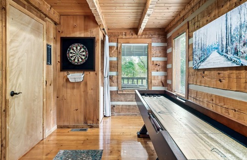 Gatlinburg - Pigeon Forge Cabina | Special! Hot Tub | Grill | Game Room | Fire Pit