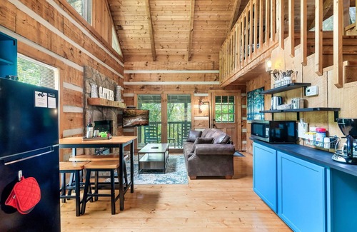 Gatlinburg - Pigeon Forge Cabina | Special! Hot Tub | Grill | Game Room | Fire Pit