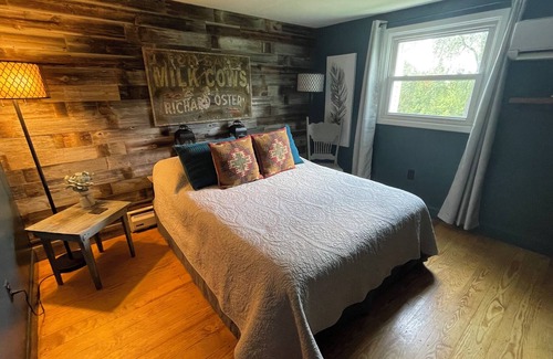 Seaman Otro | SPECIAL PROMO! Charming Farmhouse with hiking trails in tranquil Adams Co, OH