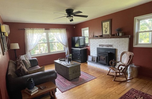 Seaman Otro | SPECIAL PROMO! Charming Farmhouse with hiking trails in tranquil Adams Co, OH