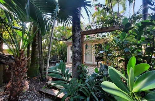 Northeast Coconut Grove Cabaña | ❤SPECIAL PROMO❤ Gorgeous Zen Romantic Cottage in idyllic COCONUT GROVE Pets ok