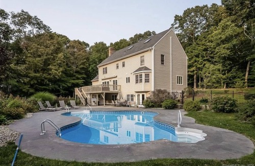 Madison Casa | Special winter rates CT home close to beaches, parks, hikes, local skiing