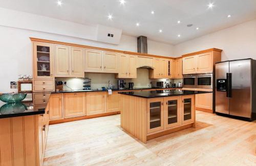 Kensington Casa | Specious Family Kensington 5-Bed House Sleeps 12