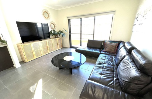 Point Cook Casa | Specious House in Point Cook