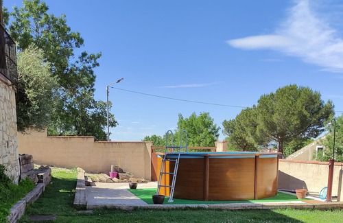 Santiuste de Pedraza Casa | Espectacular casa con jardín y piscina