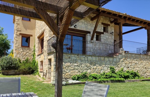 Santiuste de Pedraza Casa | Espectacular casa con jardín y piscina