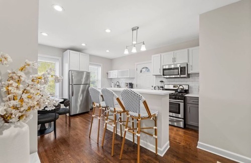 Ravenswood Manor Apartamento | Spectacular 1BR/1BA Newly Renovated Lincoln Square