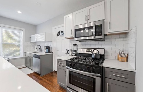 Ravenswood Manor Apartamento | Spectacular 1BR/1BA Newly Renovated Lincoln Square