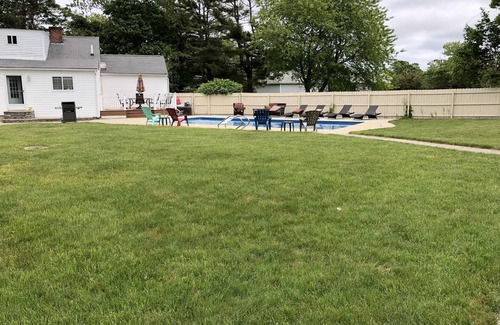 Hyannis Casa | Espectacular casa de 4 dormitorios con piscina, zona de juegos, Bskt Ball Crt. Ubicación perfecta