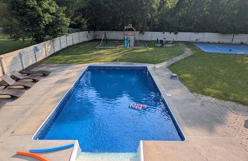Hyannis Casa | Spectacular 4 Bedroom House in Hyannis, HEATED Pool, Playground&Basketball court