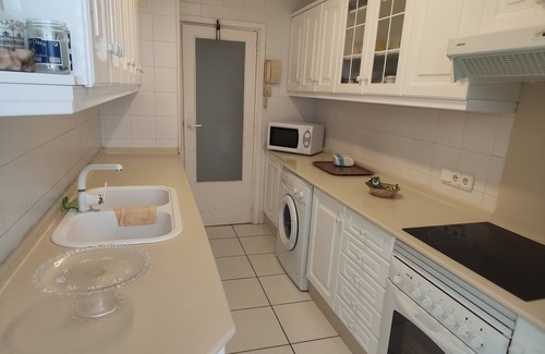 Benidorm Casa | ESPECTACULAR APARTAMENTO EN PRIMERA LÍNEA CON TERRAZA AMPLIA, WIFI Y PARKING