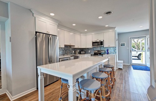 Fenwick Landing Casa | Spectacular Bay Views Near Fenwick Island - 3BR Coastal Retreat! Community Pool, WIFI, Beach Town, Shopping and Restaurants!