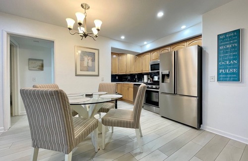 Port Hueneme Condominio | Spectacular Beach Retreat 2 bedroom with Ocean View - 5 minute walk to beach