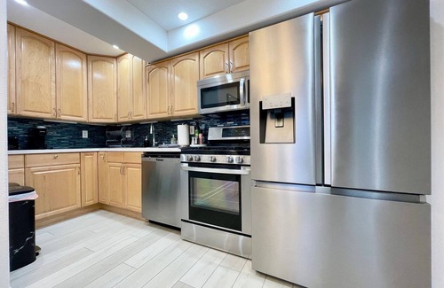 Port Hueneme Condominio | Spectacular Beach Retreat 2 bedroom with Ocean View - 5 minute walk to beach