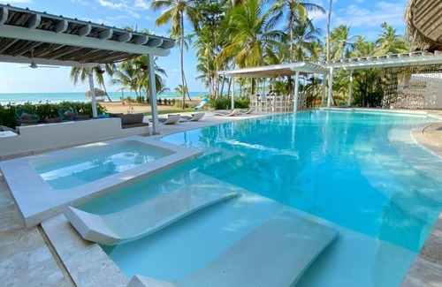 Puerto Bahia Villa | Villa de lujo en la playa con 11 hab, 12 baños, 23 personas, piscina, jacuzzi ,.