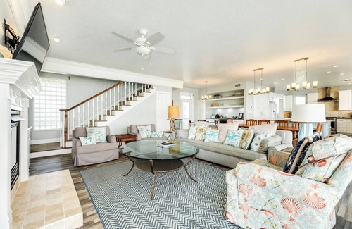 Sands Of Kahala Beach Casa | Spectacular Beachfront Home, Large Bedrooms - Steps from Sand & Surf