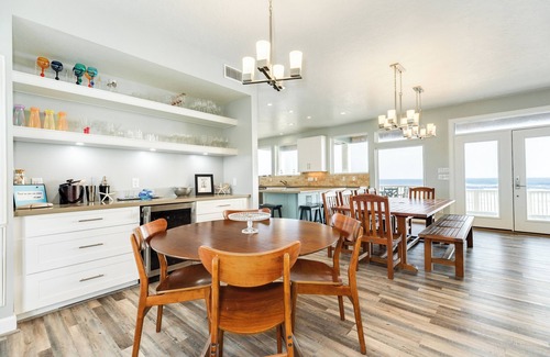 Sands Of Kahala Beach Casa | Spectacular Beachfront Home, Large Bedrooms - Steps from Sand & Surf