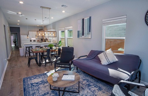 Eastside Promise Neighborhood Cabaña | Spectacular Brand New 4br/2.5ba Near DT/ Riverwalk